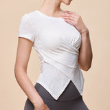 夏の新スタイルスポーツヨガ半袖女性のラウンドネックツイストチェスト Tシャツ吸湿発散性ランニングフィットネストップ女性のに向け